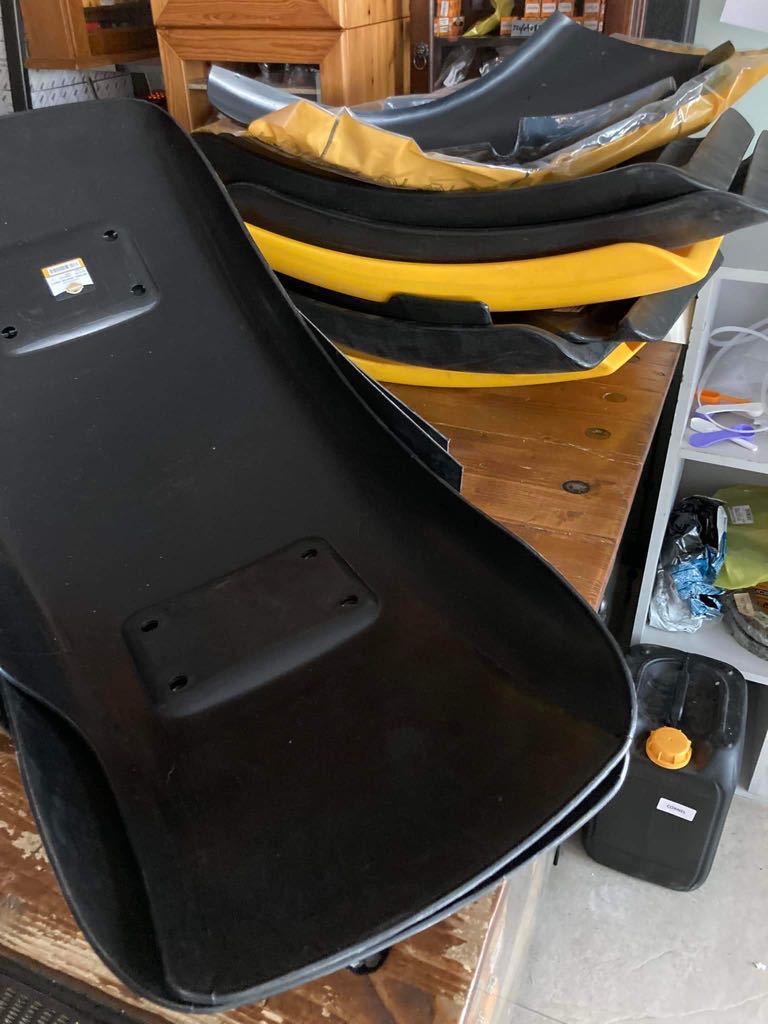 Aripi aparatori suporti capote si alte piese pentru JCB