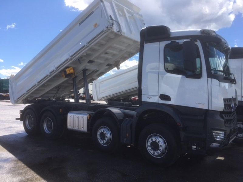 Închiriere Basculante 8 x 4