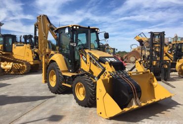 Închiriere Buldoexcavatoare cu Atașamente Diverse