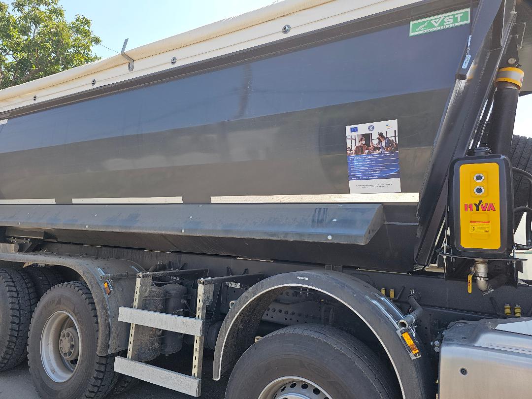 Inchiriez autobasculata DAF 8×4