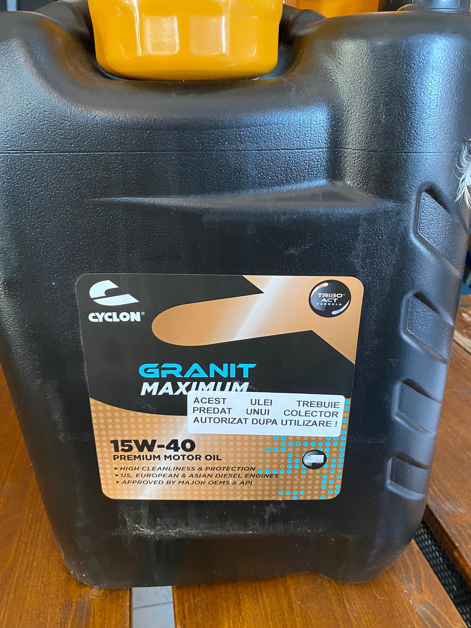 Oferta ulei motor 15W40 cu filtru ulei gratuit